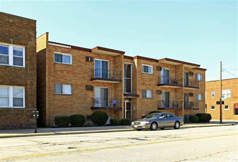 Brookfield Village Apartments. . Apartments for rent lakewood ohio